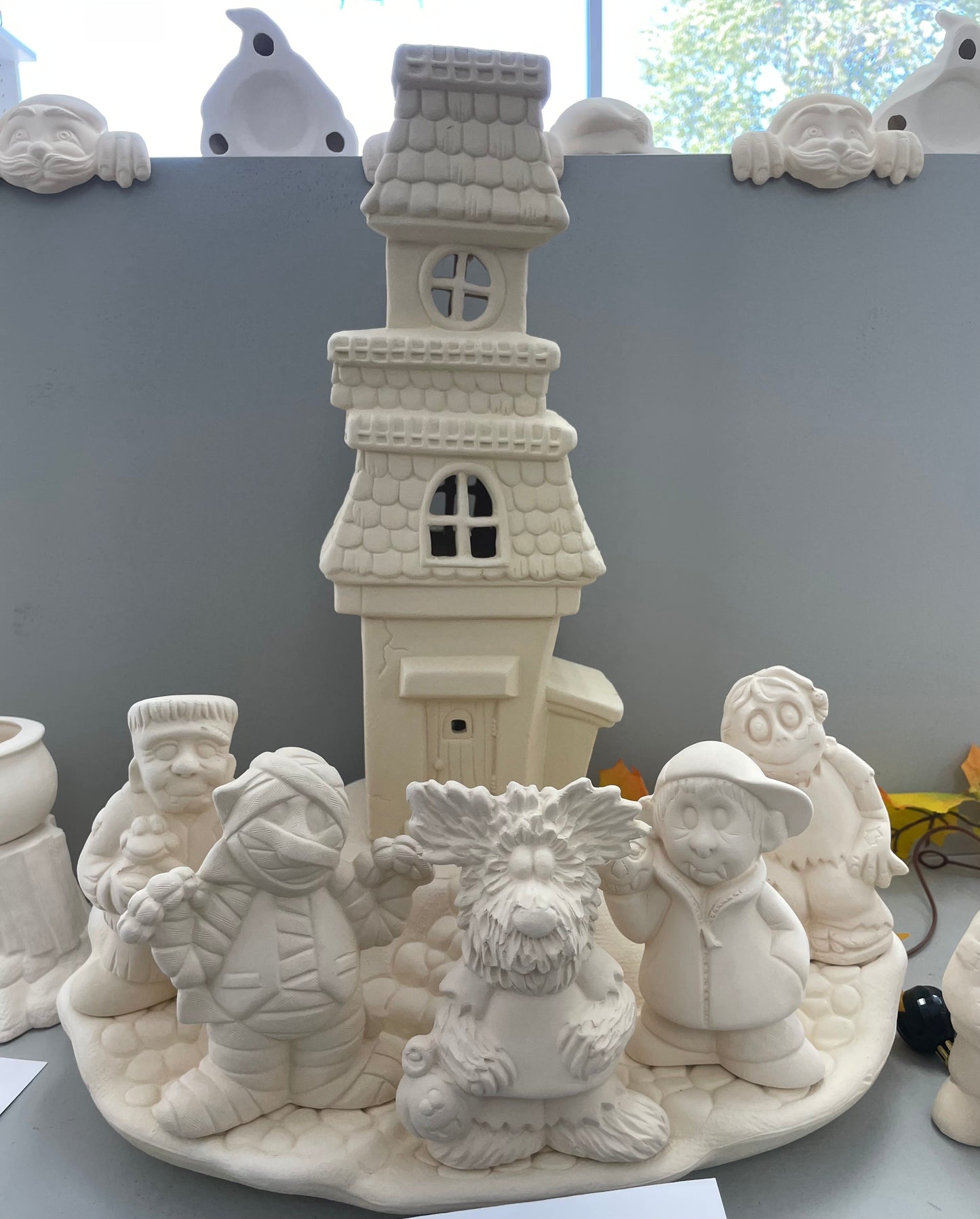 MONSTERS INC-PARTY OF FIVE-HALLOWEEN SCENE