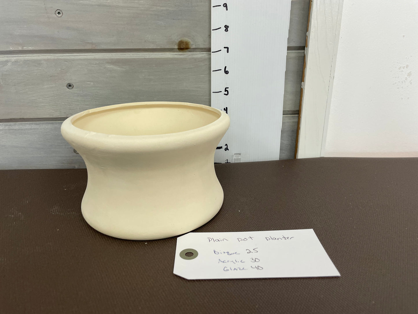 Plain rounded pot