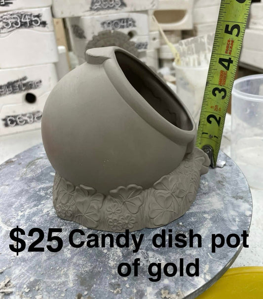 ST PATRICK'S DAY--POT OF GOLD CANDY DISH-$25